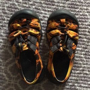 Fiery Keen Sandals